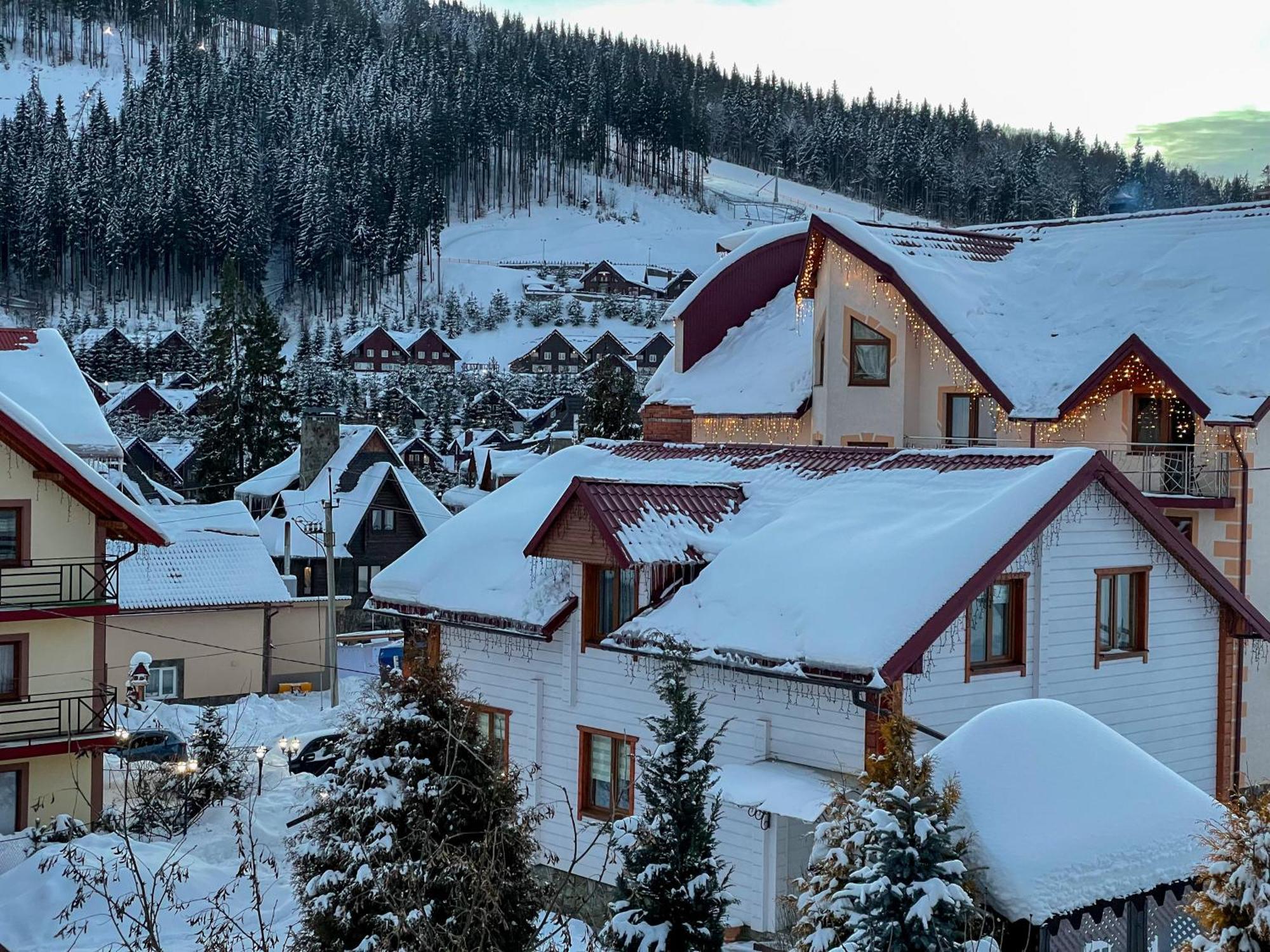 Sadyba U Halyny Sunrise Boekovel Buitenkant foto