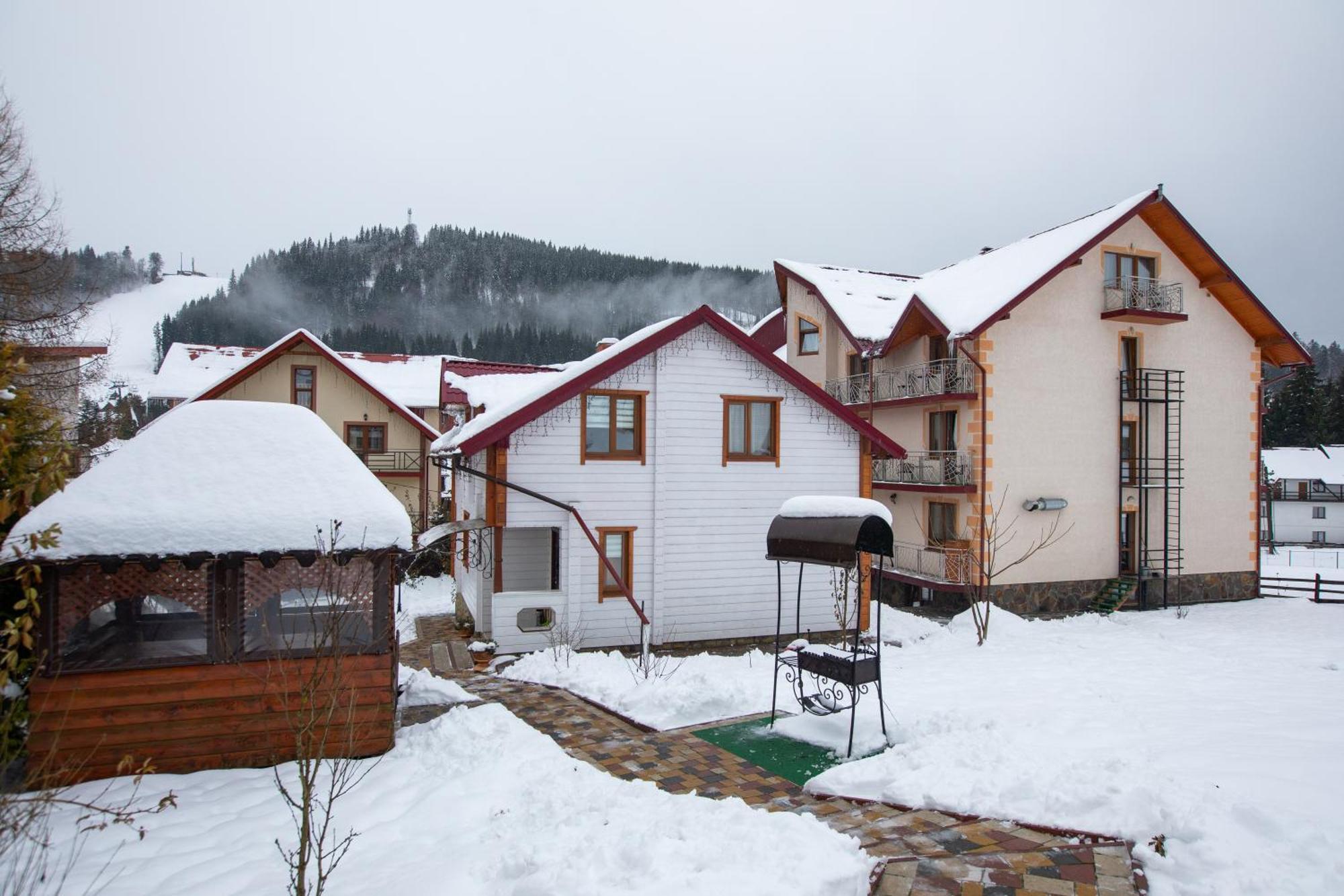 Sadyba U Halyny Sunrise Boekovel Buitenkant foto