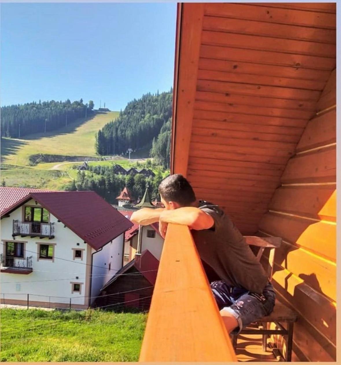 Sadyba U Halyny Sunrise Boekovel Buitenkant foto